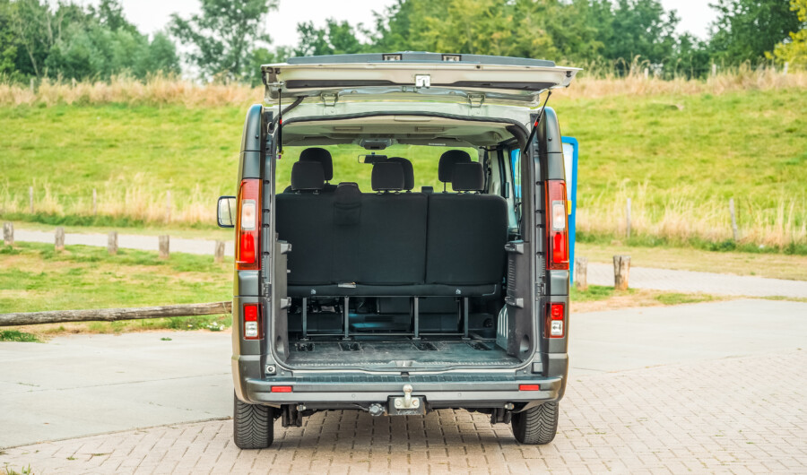 6-person van with unlimited mileage