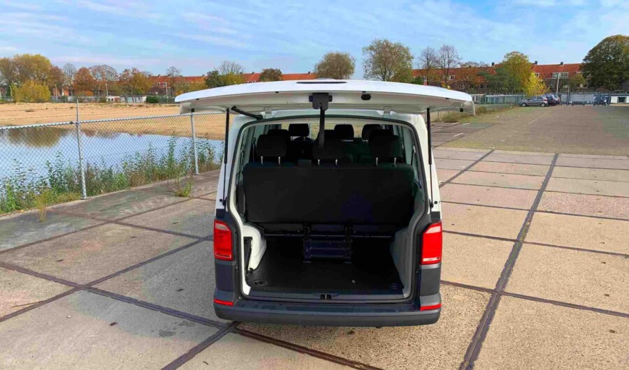 9-person van with unlimited mileage